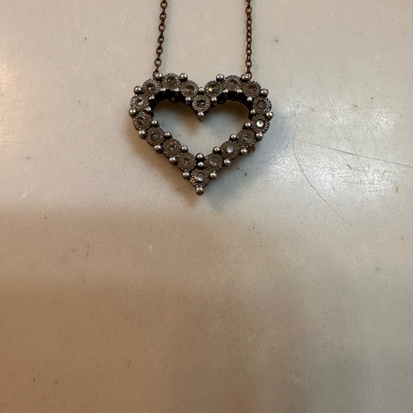 Genuine diamond and 9.25 sterling heart pendant with 30” chain - Picture 3 of 6